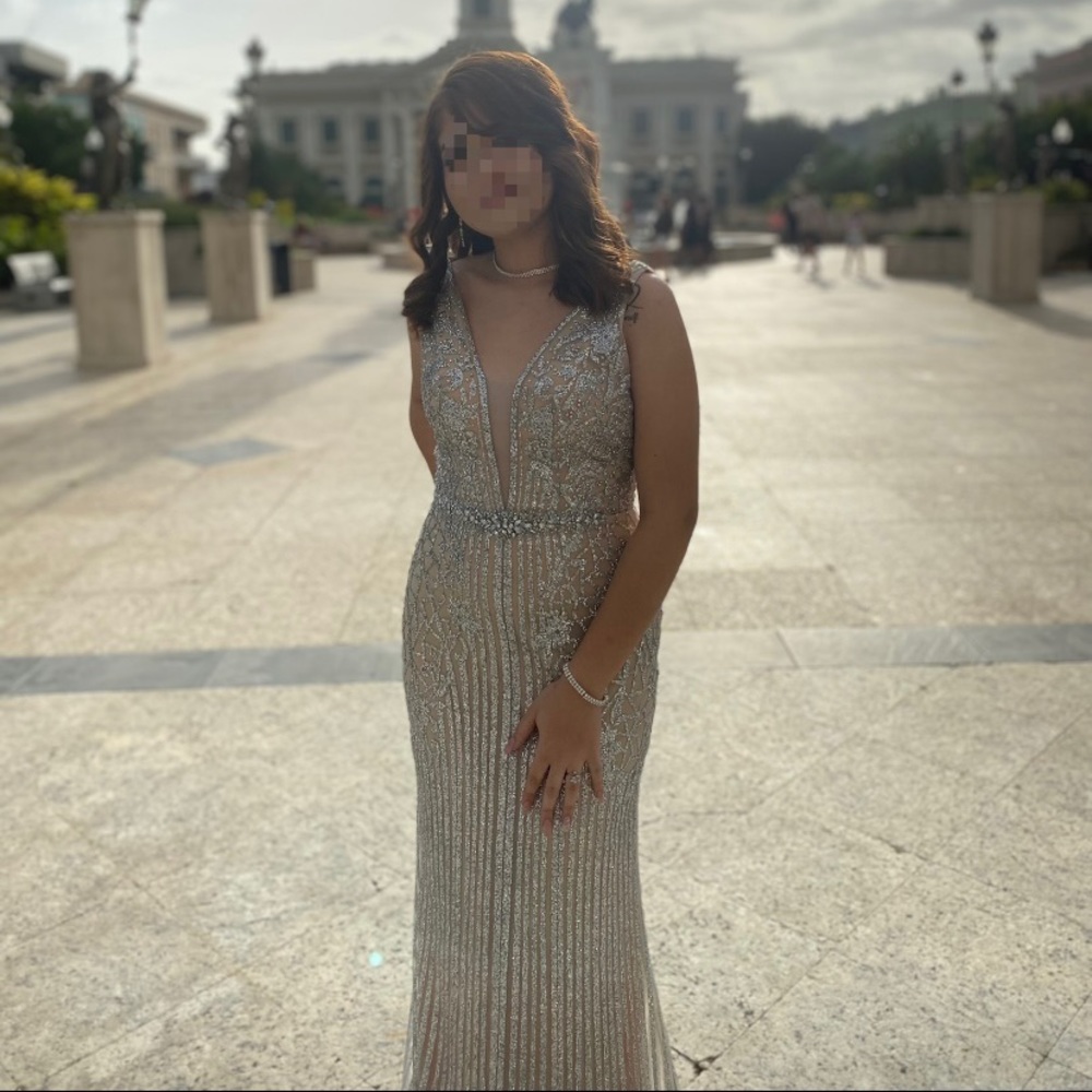 Semi elegant dress for prom or wedding